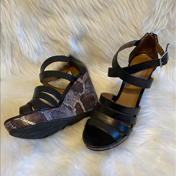 Kenneth Cole Reaction Platform Sandal - Picture 8 of 16
